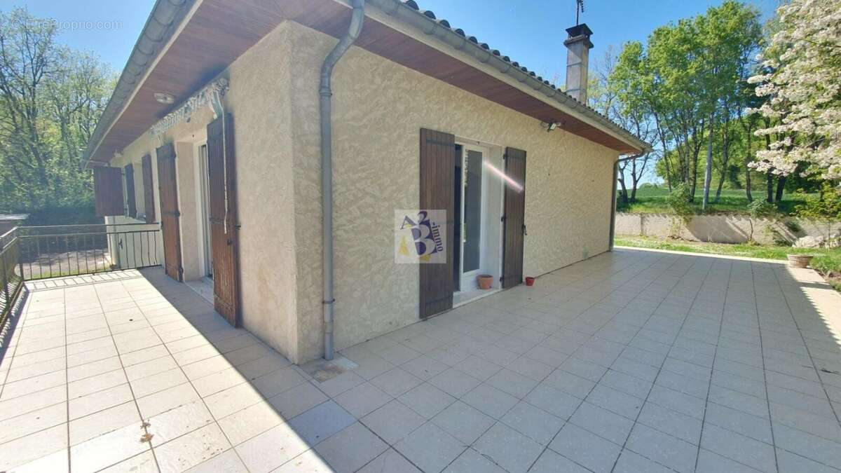 Maison à PUYMOYEN