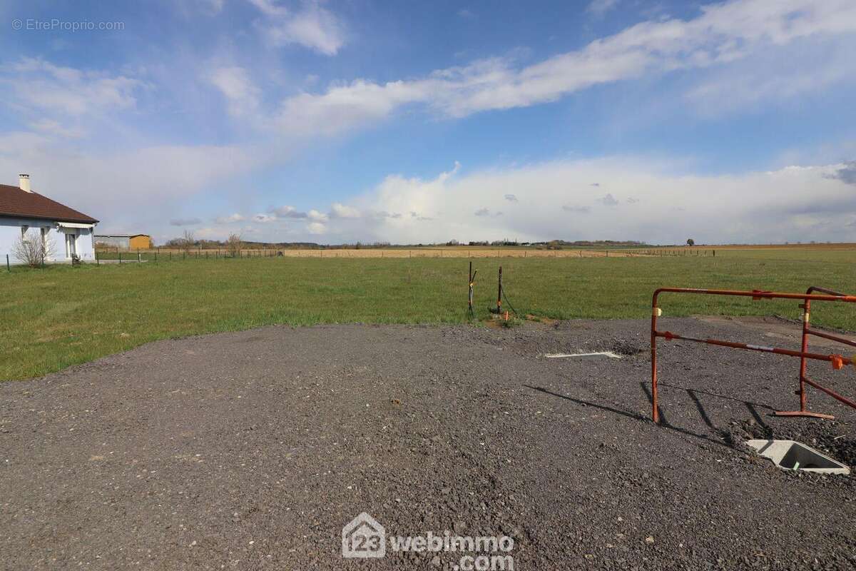 Terrain à MORGEMOULIN