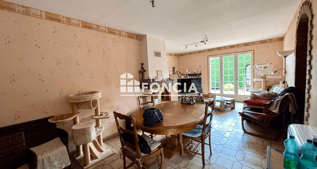 Maison à OUCHES
