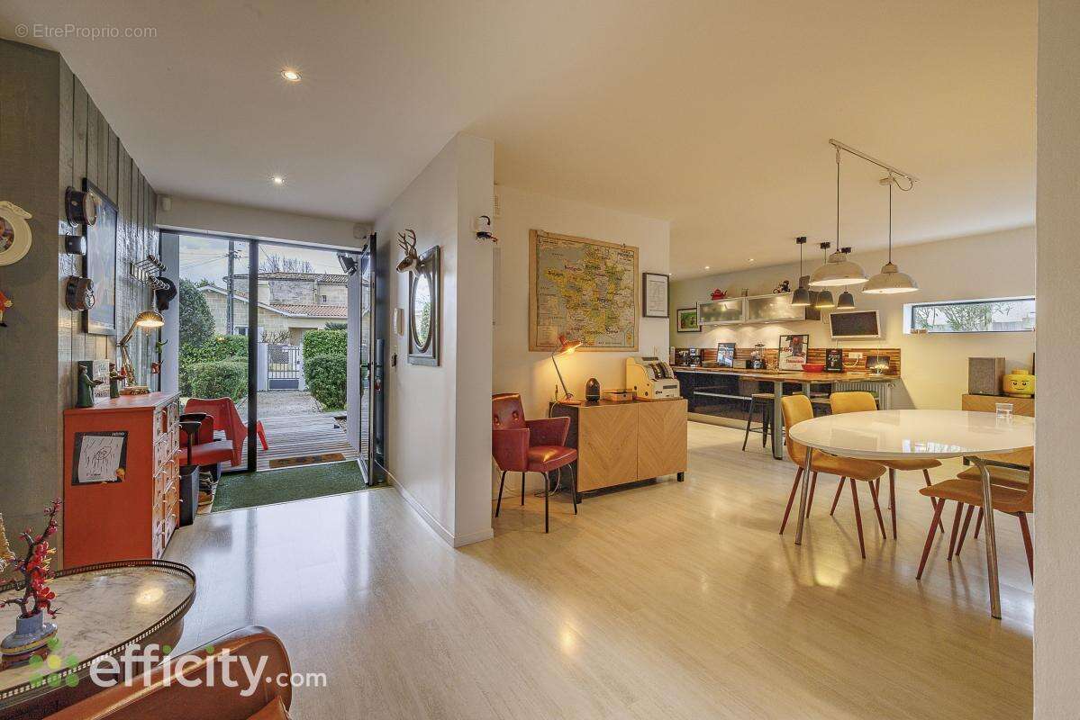 Maison à AMBARES-ET-LAGRAVE