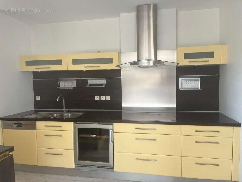 T4 en attique à Annemasse Cuisine équipée - Appartement à ANNEMASSE