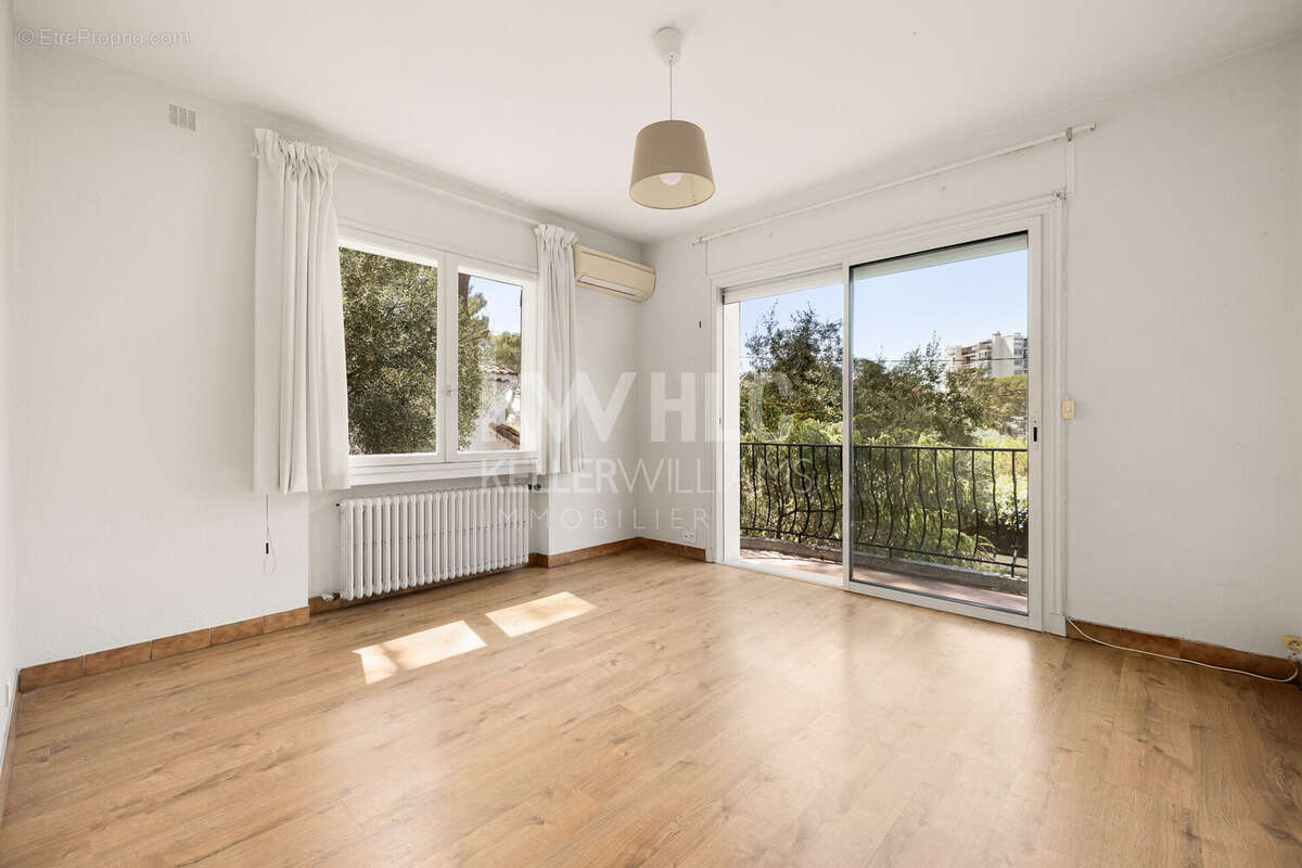 Maison 170 m² à Le Cannet  - photo 6