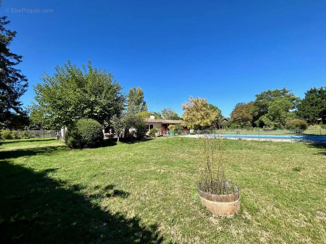 Maison à SAINT-MORILLON