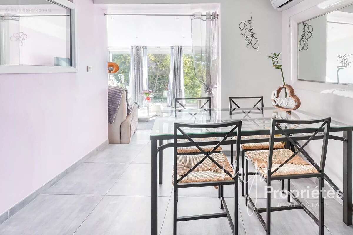 Appartement à BORMES-LES-MIMOSAS