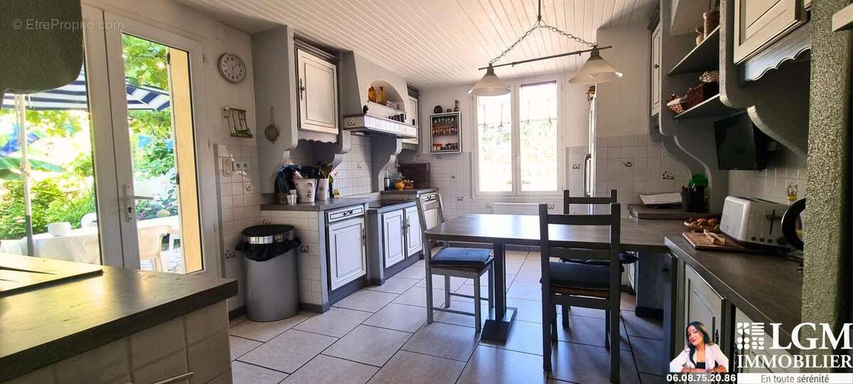 Charleval – Demeure provençale de caractère de 230 m² avec piscine et jardin arboré - photo 7