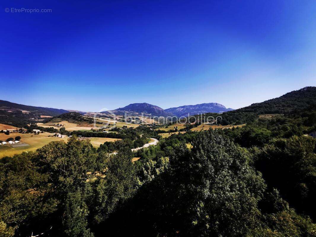 THOARD – Maison de village avec vue imprenable et fort potentiel locatif - photo 2