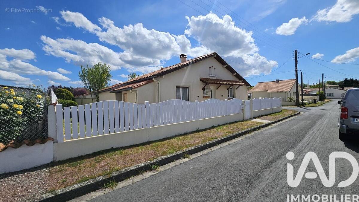 Photo 1 - Maison à SAUJON