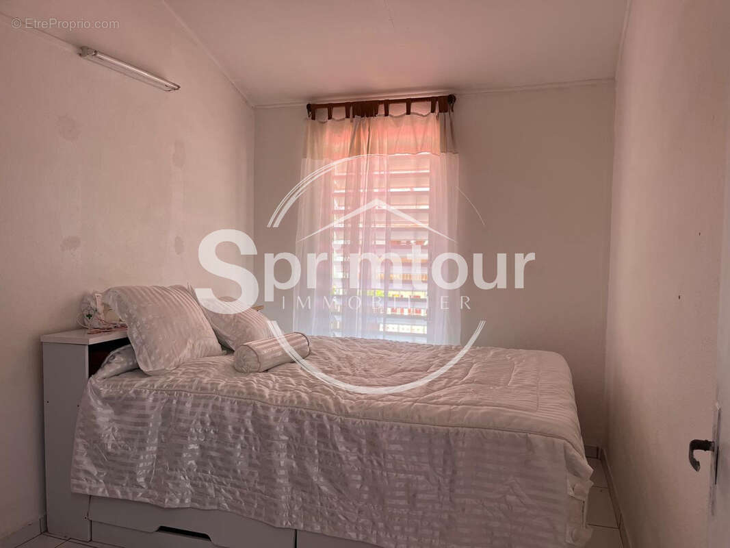 BASSE-TERRE - Maison familiale T 5 avec studio indépendant - photo 12
