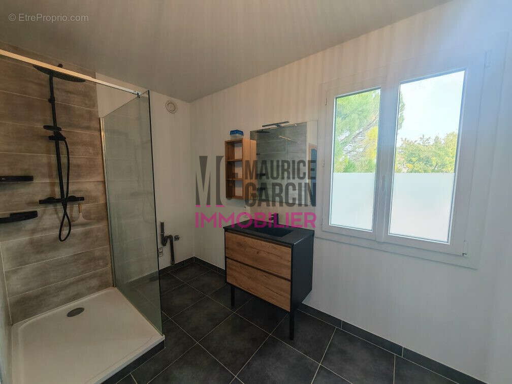 Appartement à ENTRAIGUES-SUR-LA-SORGUE