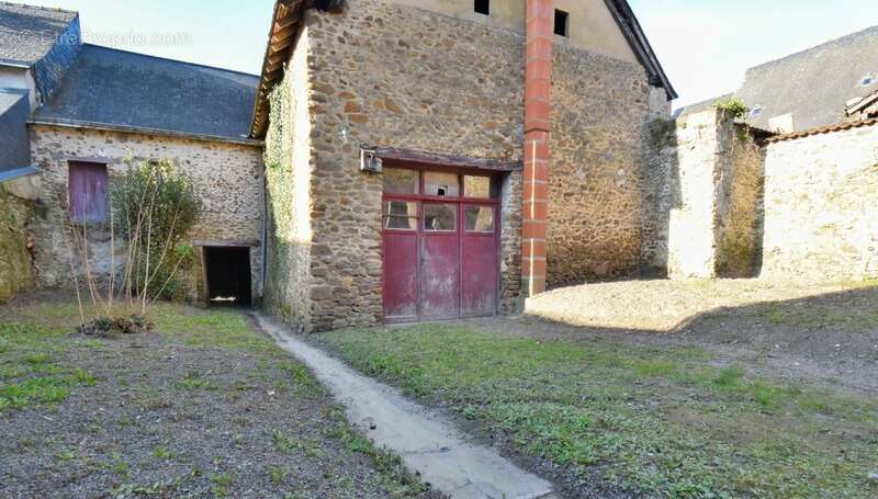 Maison à SAINT-DENIS-D&#039;ANJOU