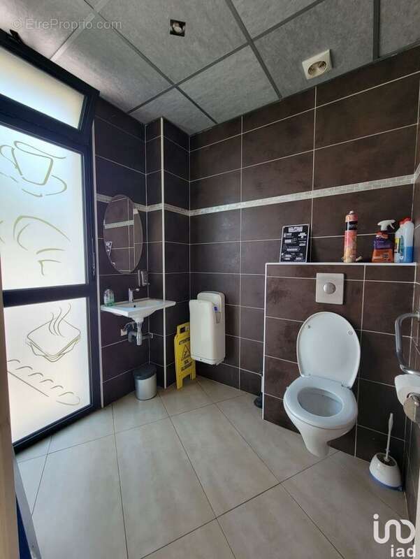 Photo 8 - Commerce à LAVERUNE