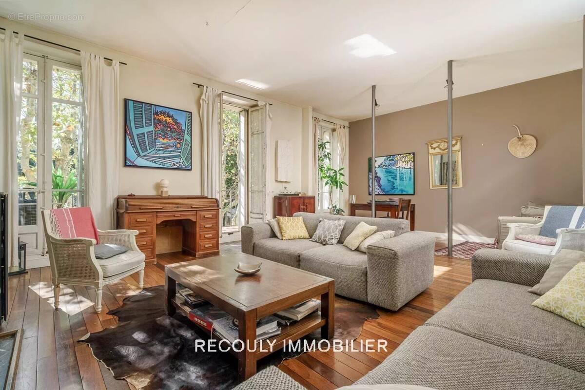 Appartement à MARSEILLE-4E