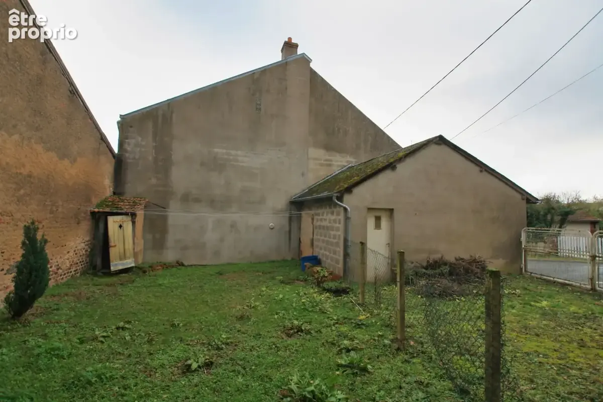 Maison de village, 4 chambres, avec garage et cour - photo 4