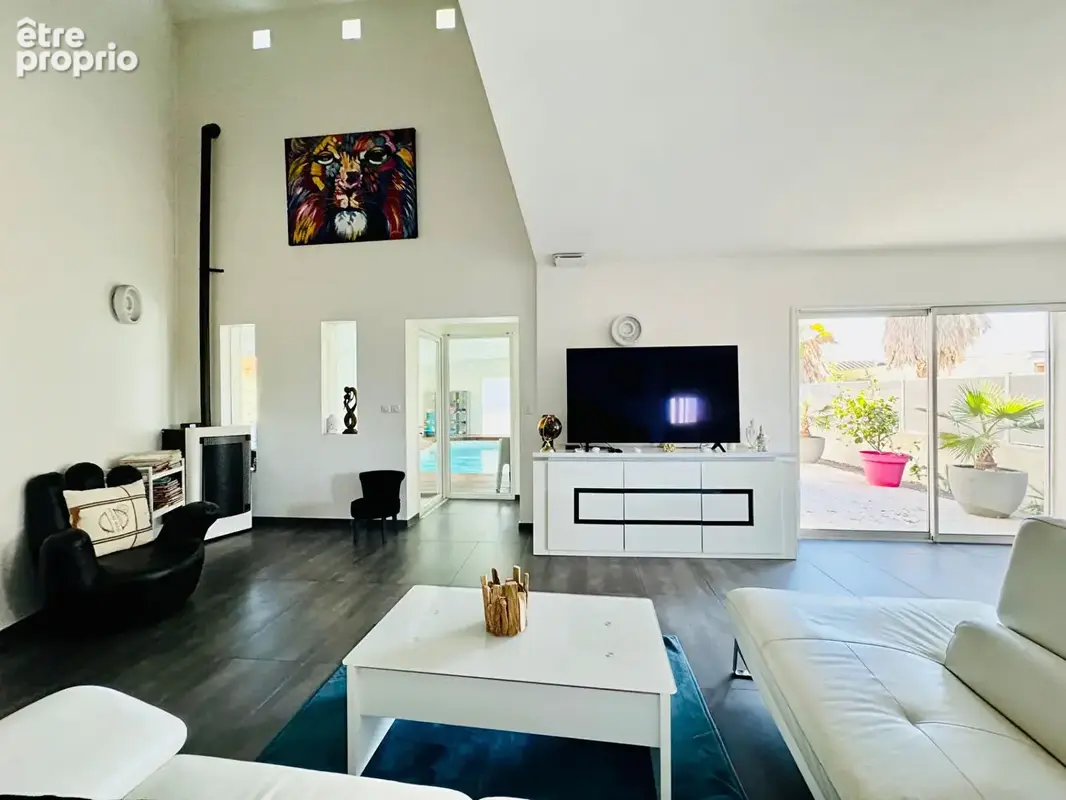 Villa d'architecte 180 m2 avec piscine intérieure chauffée et salle de cinéma - photo 3