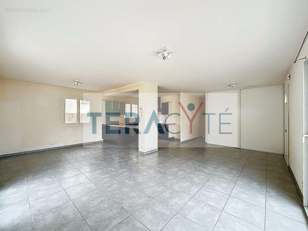 Maison à VILLARS-LES-DOMBES