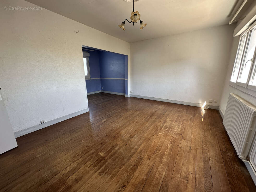 Maison à LA ROCHE-CHALAIS