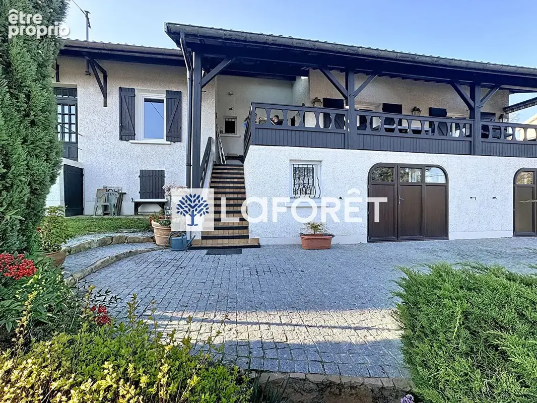 Maison Neyron le Haut, 7 pièces de 192m², terrain de 2423m², piscine, double garage - photo 2