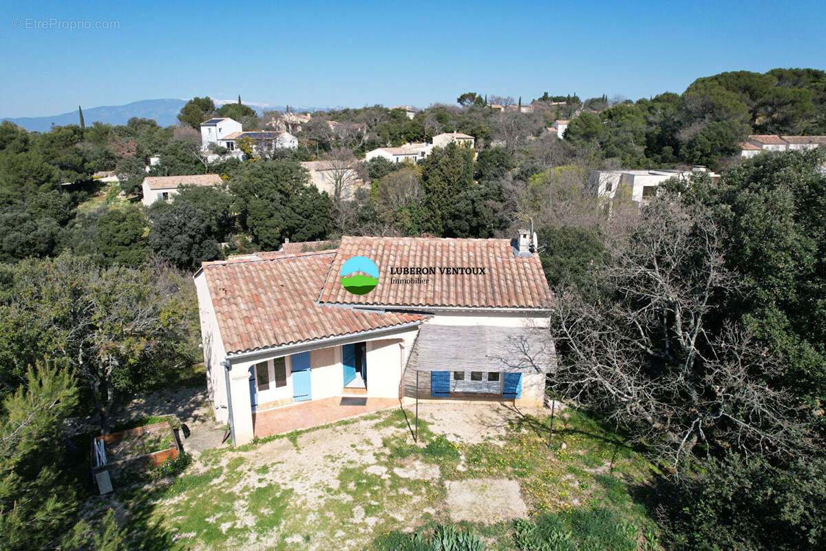 A VENDRE Villa  Venasque proche village sur 1169 m² de terrain clos et arboré. - photo 3