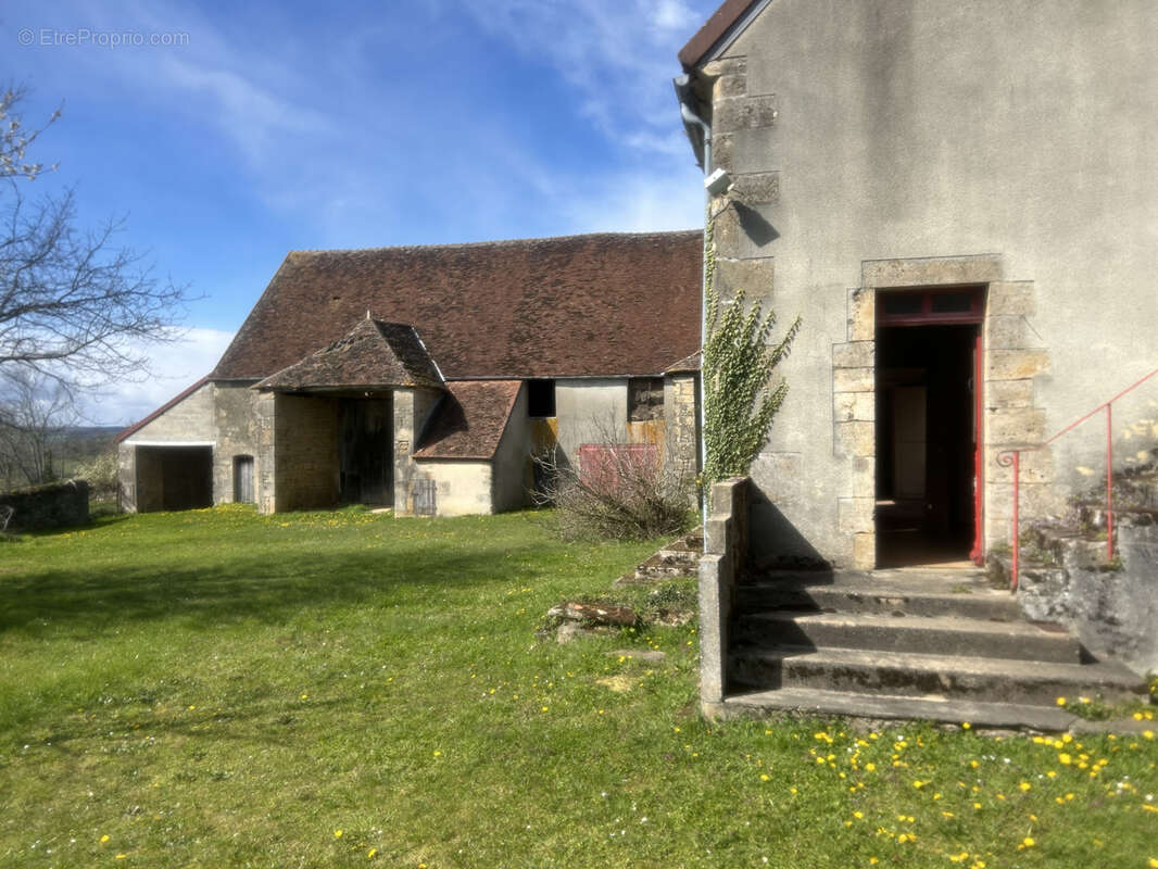 Maison à LURCY-LE-BOURG