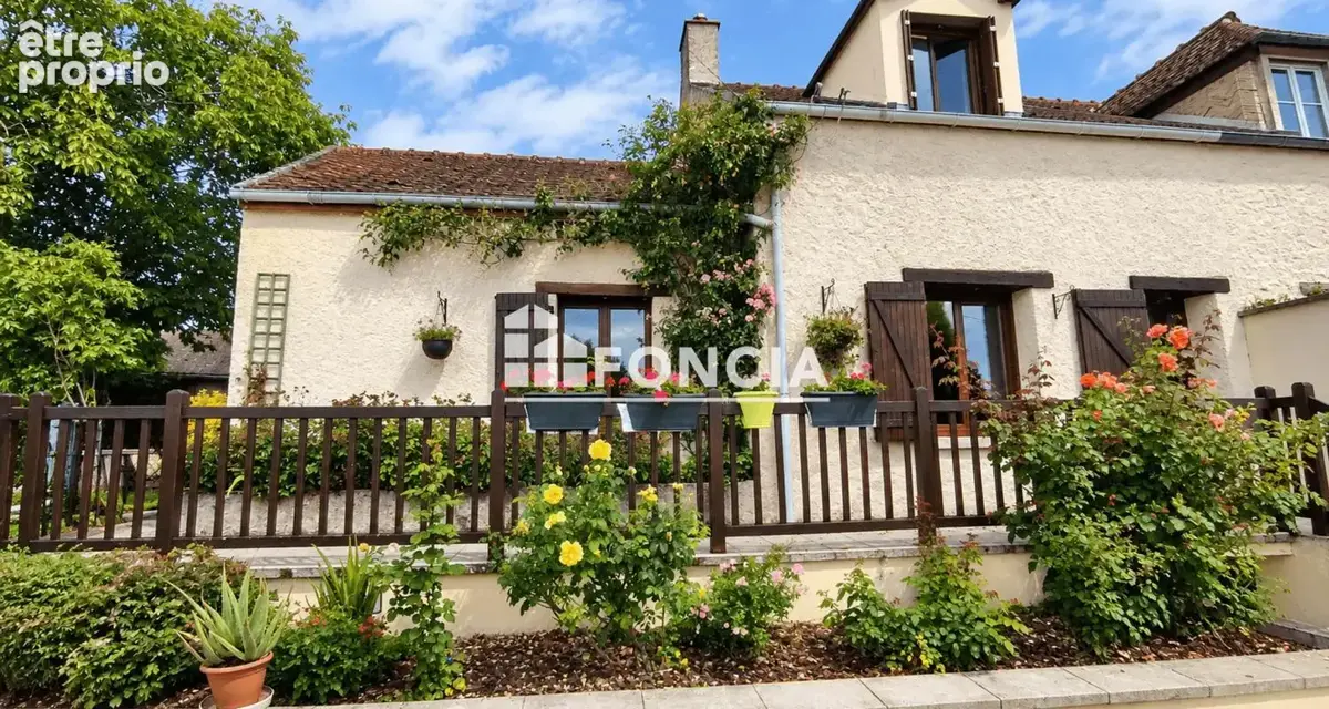 Maison 6 pièces avec dépendances sur  env. 1 750 m² de terrain - photo 1