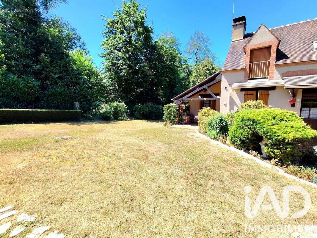 Maison 91 m² à Chateau-Renard  - photo 9
