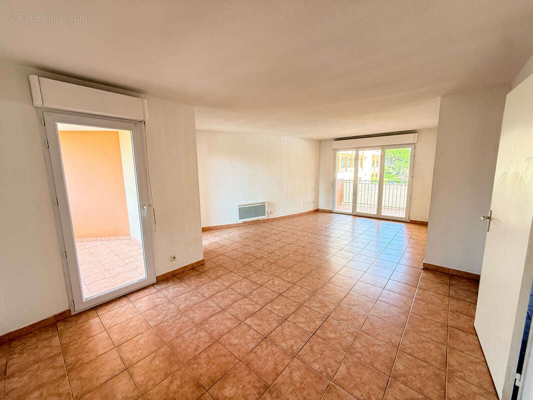 Frejus - 4 pieces 85m2 - terrasse - piscine - photo 3