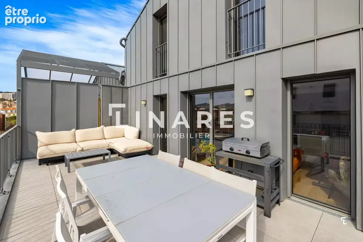 LE MAJESTUEUX - Appartement duplex T4 de 98m2 - Dernier étage - Terrasse de 25m² - Double parking - 13008 - photo 2