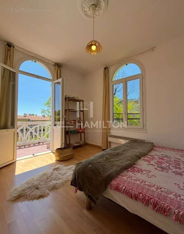 Maison à CHATEAUNEUF-GRASSE