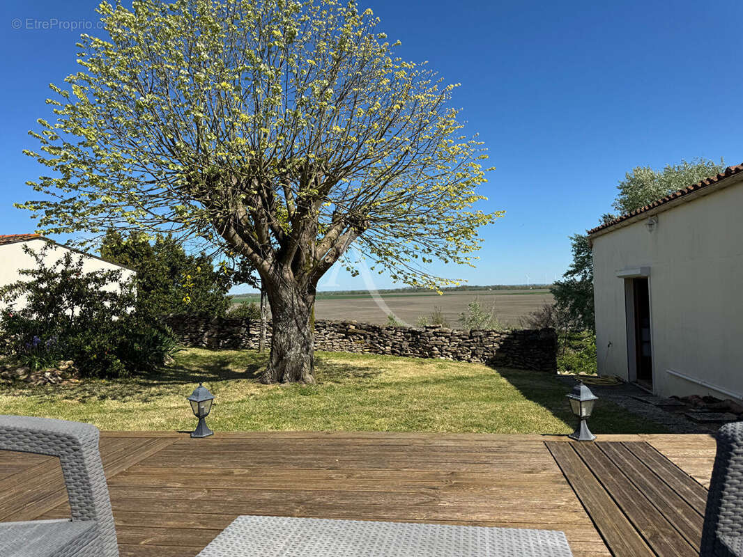 Maison à VOUILLE-LES-MARAIS