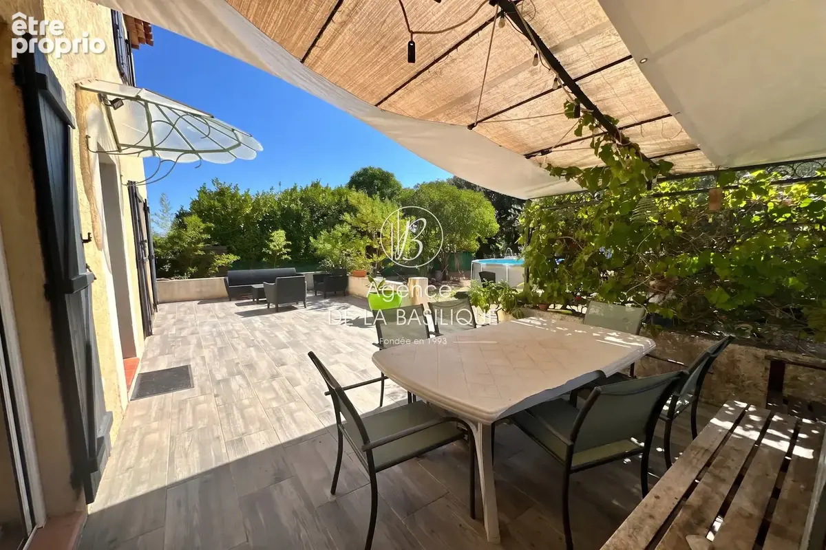Maison 6 pièces 121 m² à vendre à Saint-Maximin-La-Sainte-Baume (83470) - photo 4