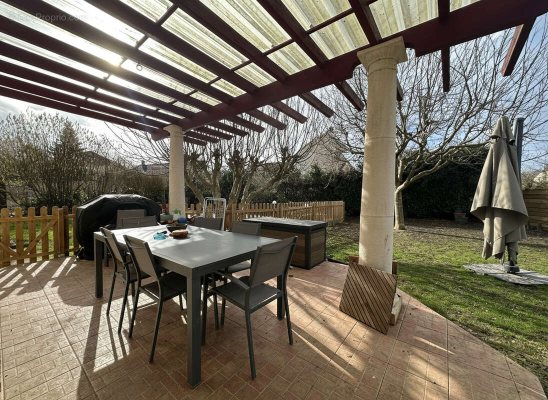 Maison à FONTENAY-LE-VICOMTE