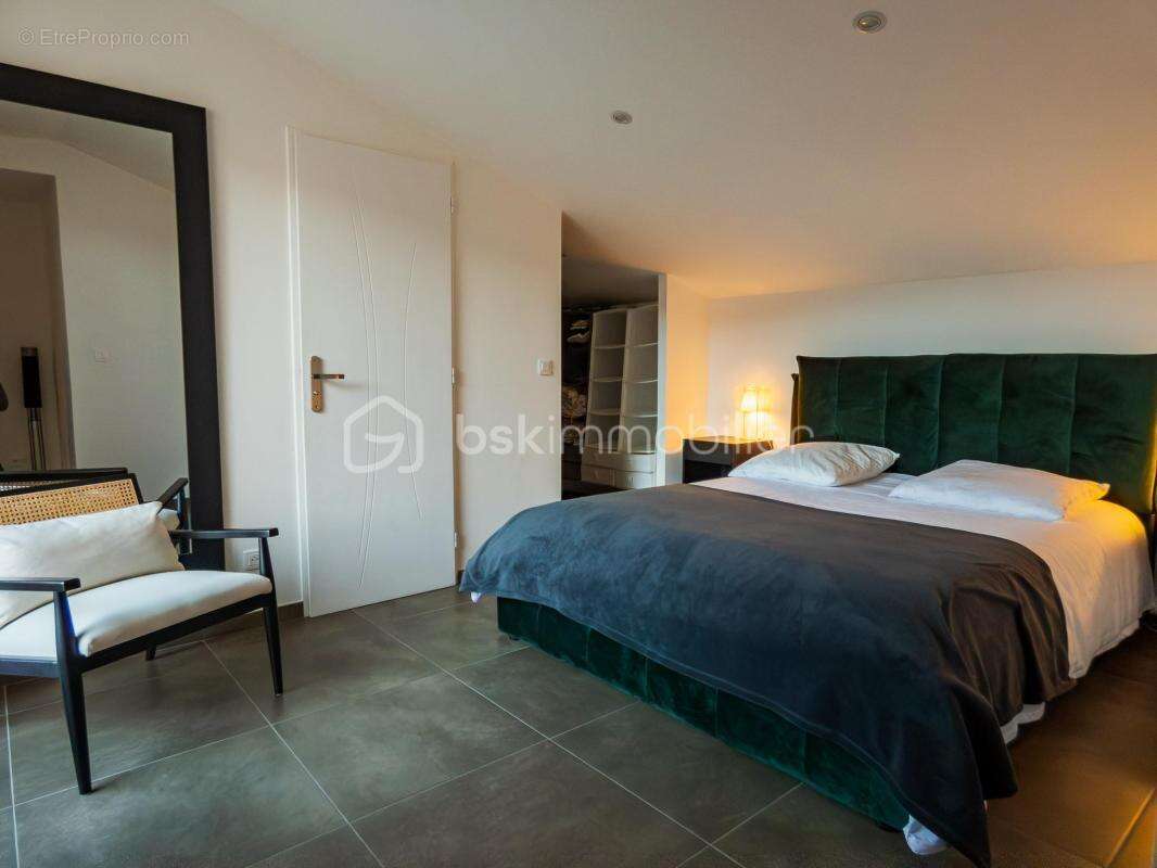 Appartement à vendre 2 pièces - Saint-Raphaël (83) - photo 2