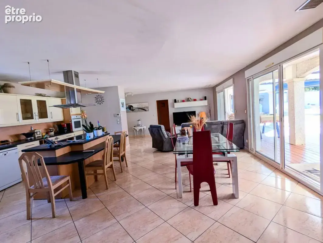 Villa d’Exception Saint Clément de riviere  – T6 de plain-pied avec Piscine et Confort Moderne - photo 12