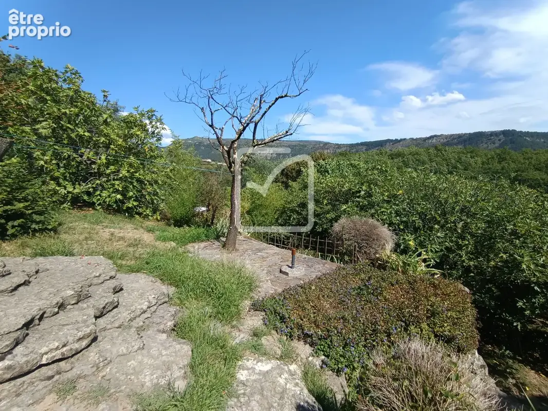 Maison ancienne de caractère au charme d'antan préservé sur terrain de 912 m2 - photo 7
