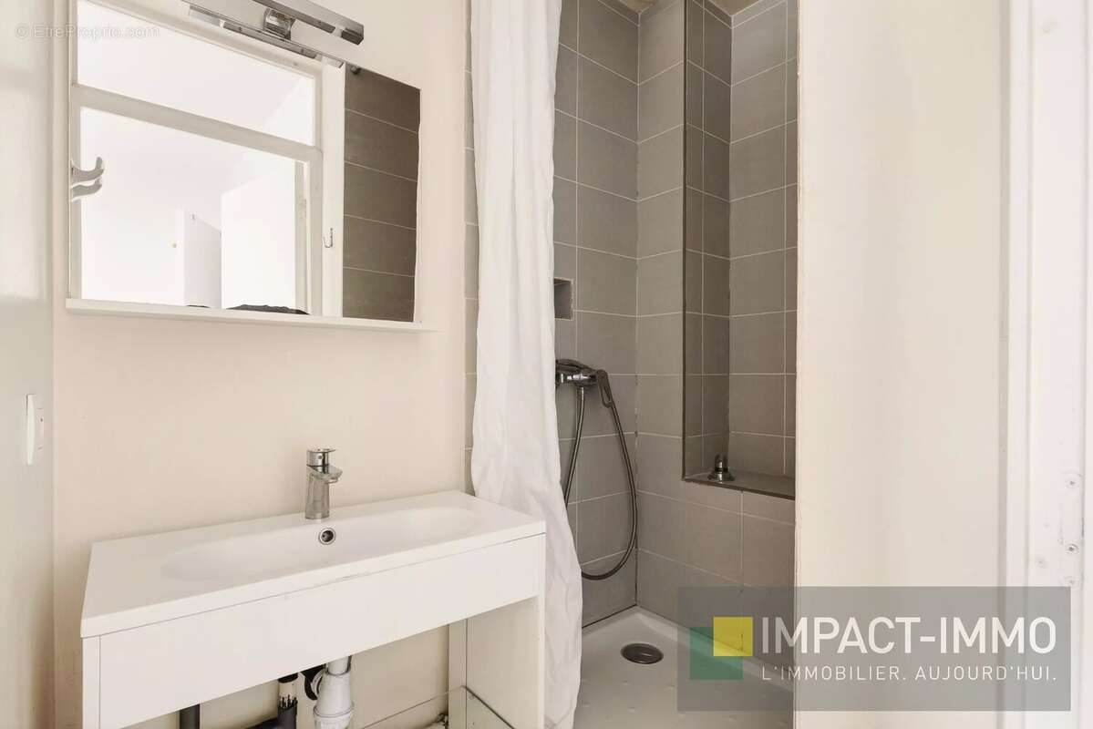 Appartement à PARIS-17E
