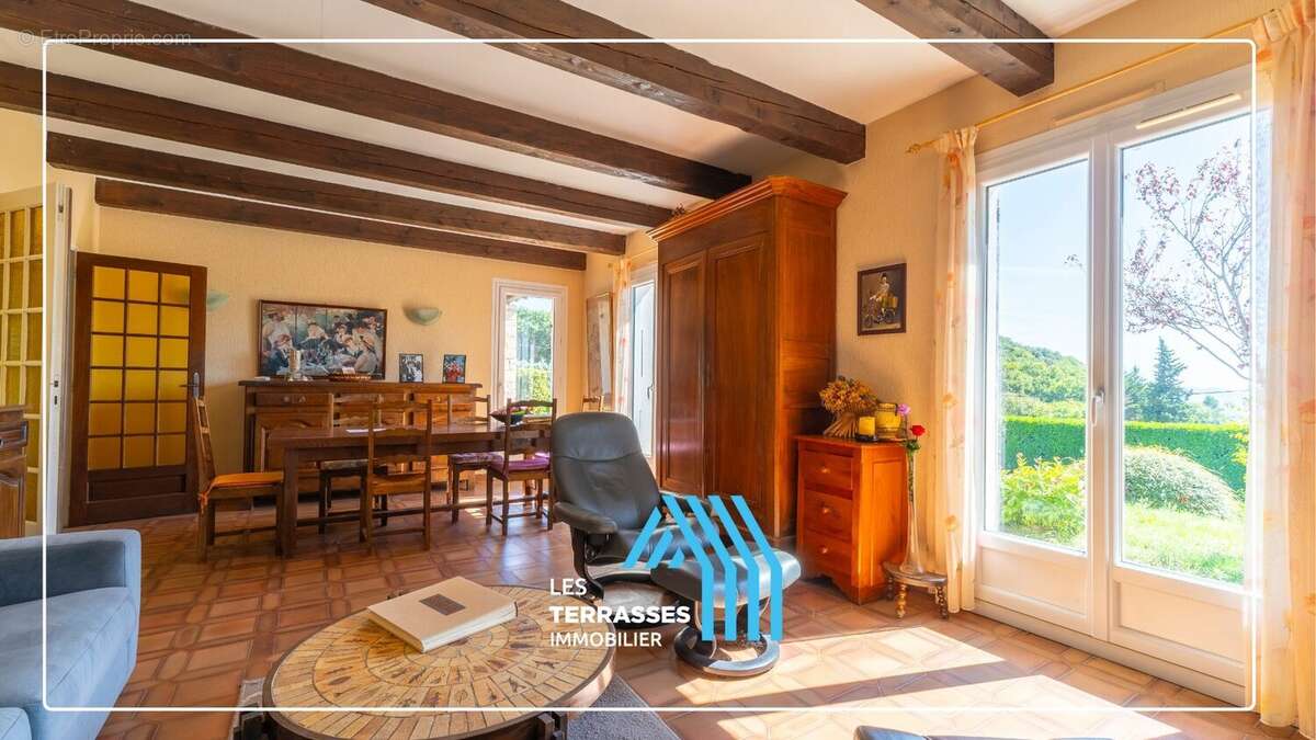 Maison à ROCHEMAURE