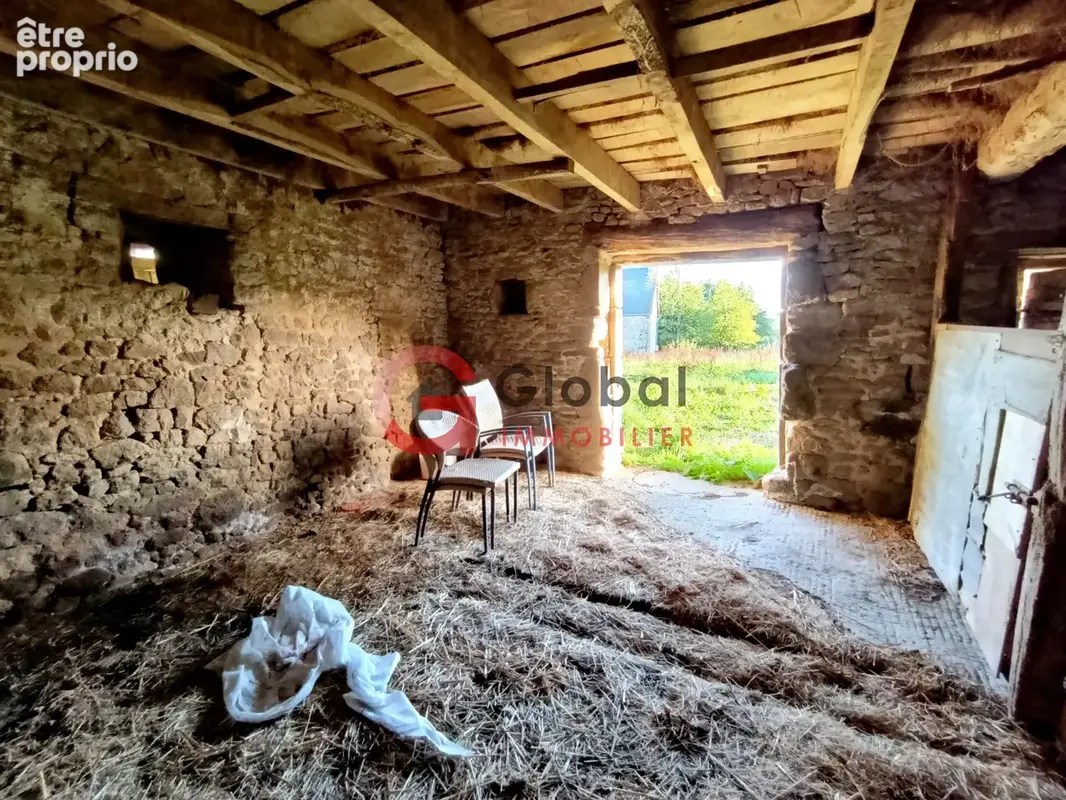 Bâtisse en pierre à réhabiliter sur grand terrain de 4000 m2 env. - photo 5
