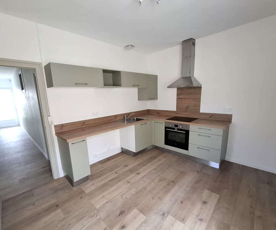 Ensemble immobilier rénové Deux maisons et un garage loués, revenus immédiats - photo 8