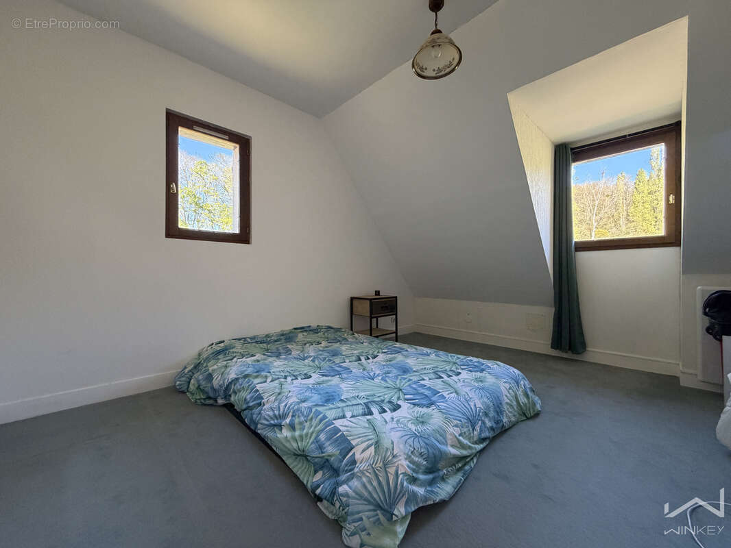 Maison familiale avec 5 chambres, sous-sol total et jardin. - photo 14