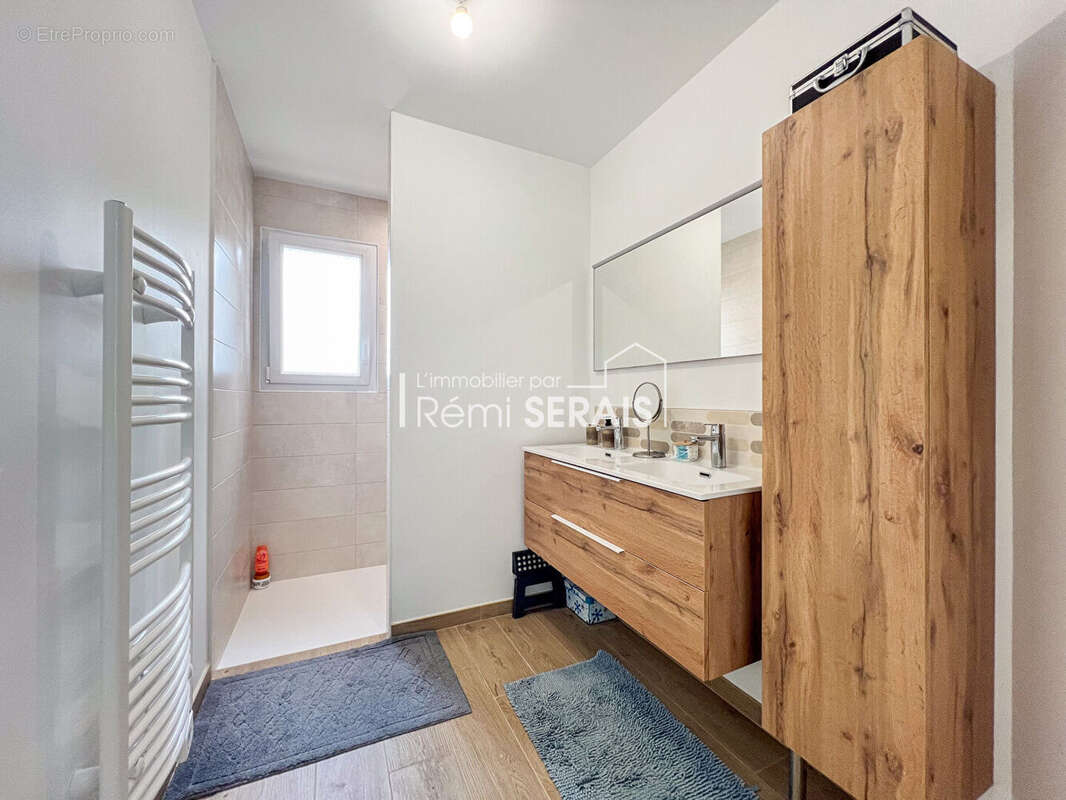 Maison à LA VILLETTE