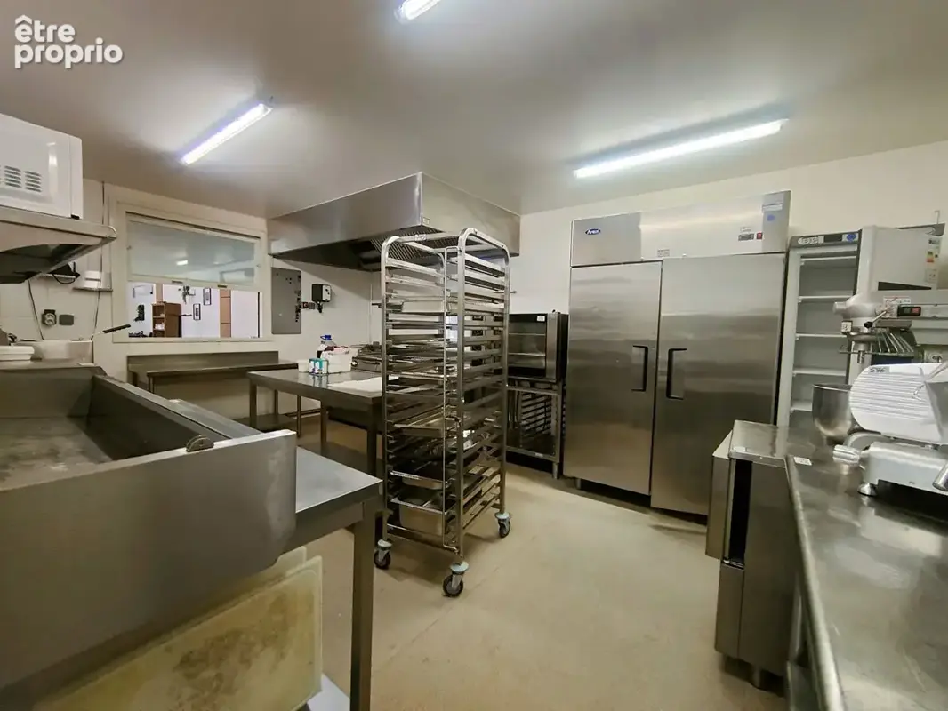 Local commercial Dissay 355 m2 - photo 9
