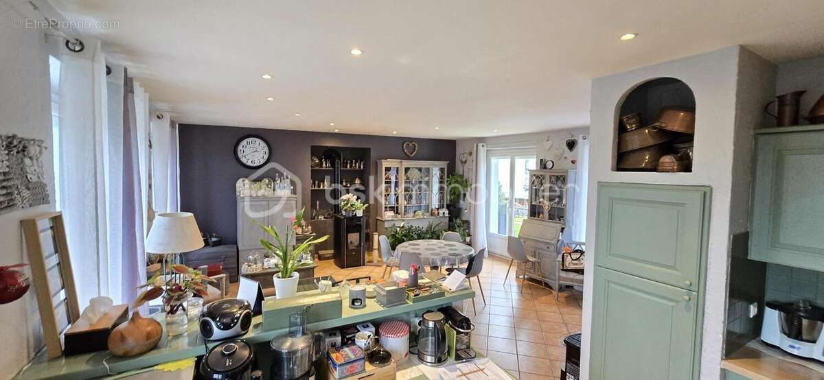 Appartement à SAINT-JEAN-BONNEFONDS