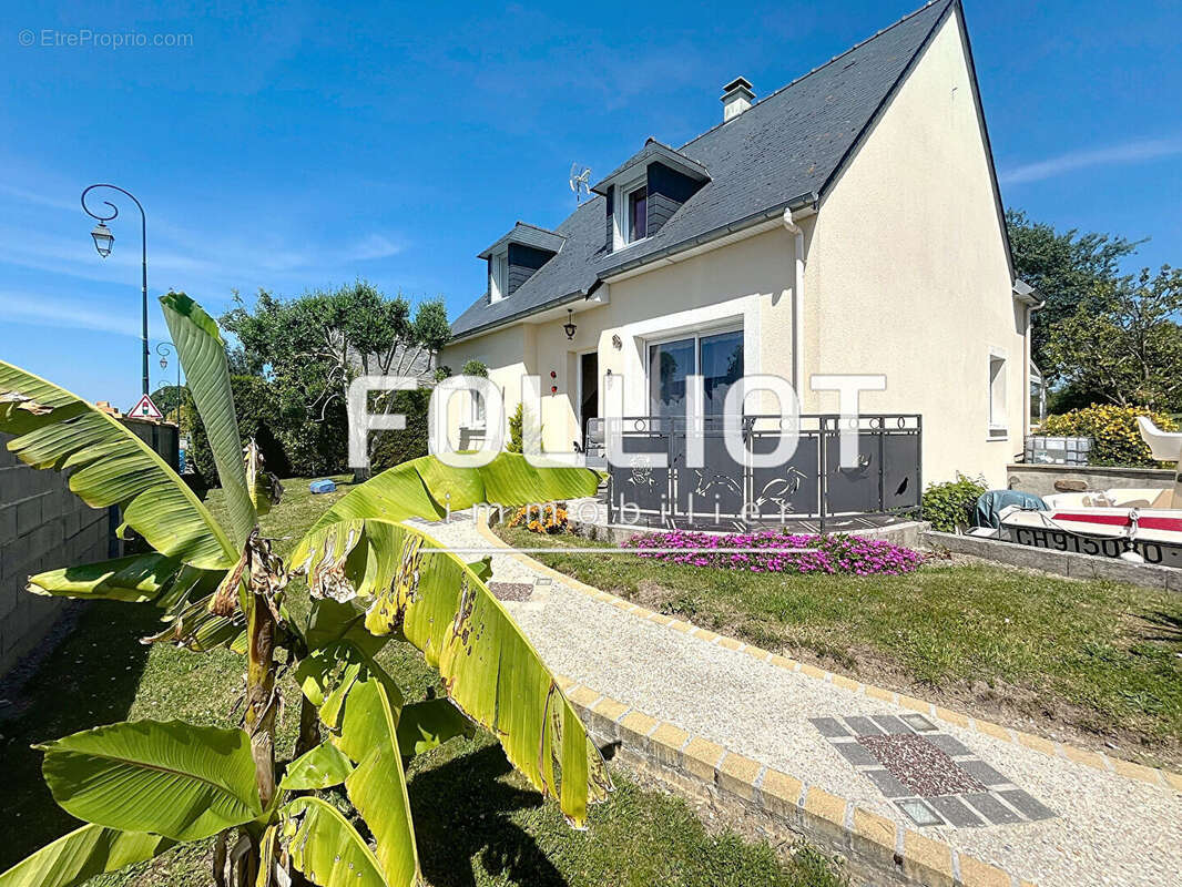 Maison à BRICQUEVILLE-SUR-MER