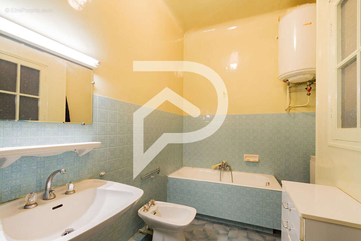 Appartement à MARSEILLE-5E