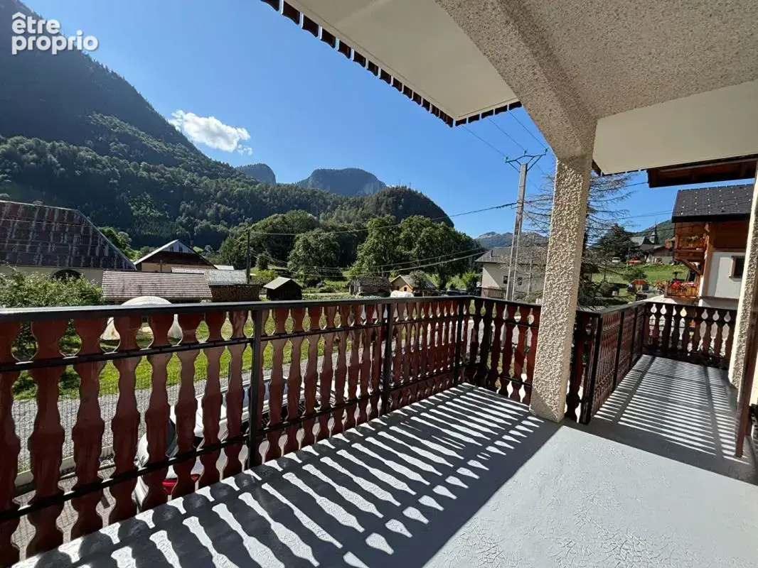 BELLEVAUX Maison T6 120 m² , 1180m² de terrain , secteur calme (74470) - photo 5