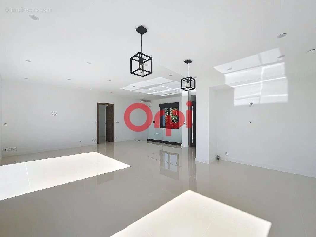 Maison à LES ISSAMBRES