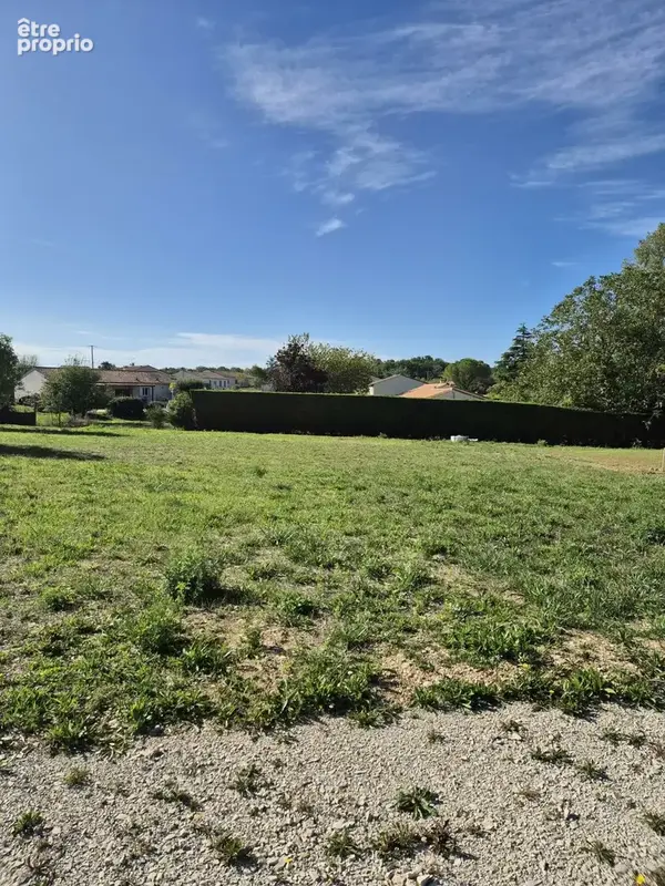 Photo Terrain à Sireuil au prix de 34 500€