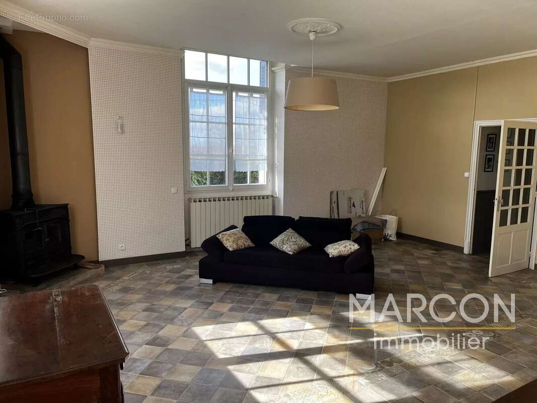 Maison à CHAMBON-SAINTE-CROIX