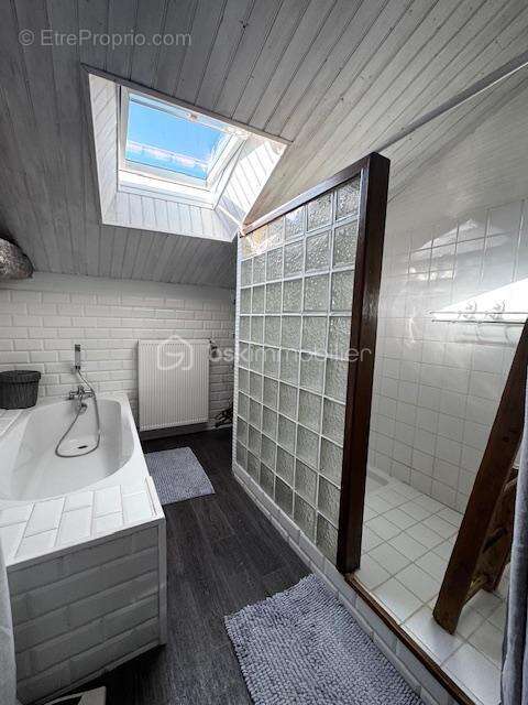 Charmante maison charentaise en pierres – 195 m² habitables – Terrain arboré de 1433 m² avec four à pain - photo 9
