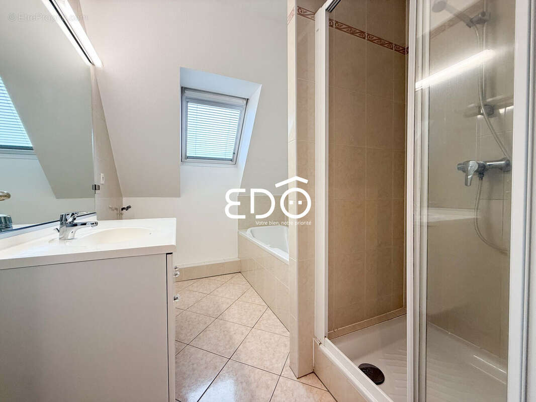 Salle d'eau / Salle de bains - Appartement à SAVERNE